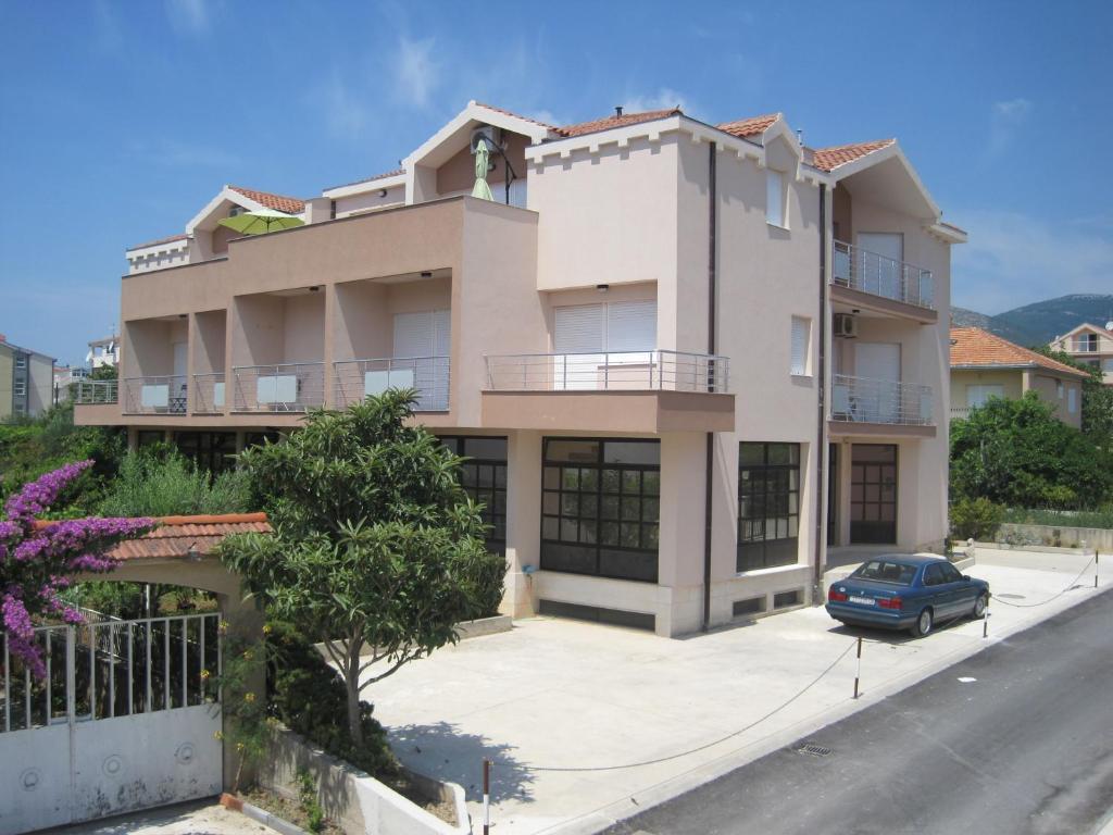 Apartments Dalmatino Kastela Exterior photo