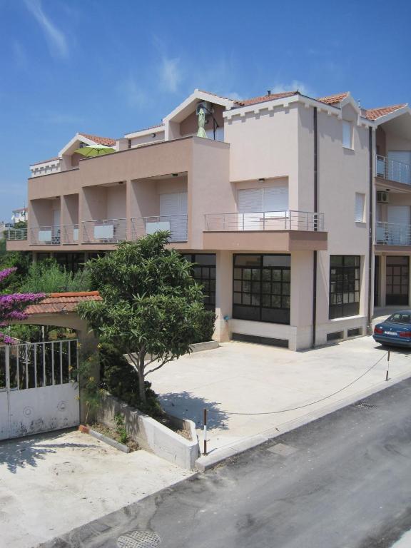 Apartments Dalmatino Kastela Exterior photo