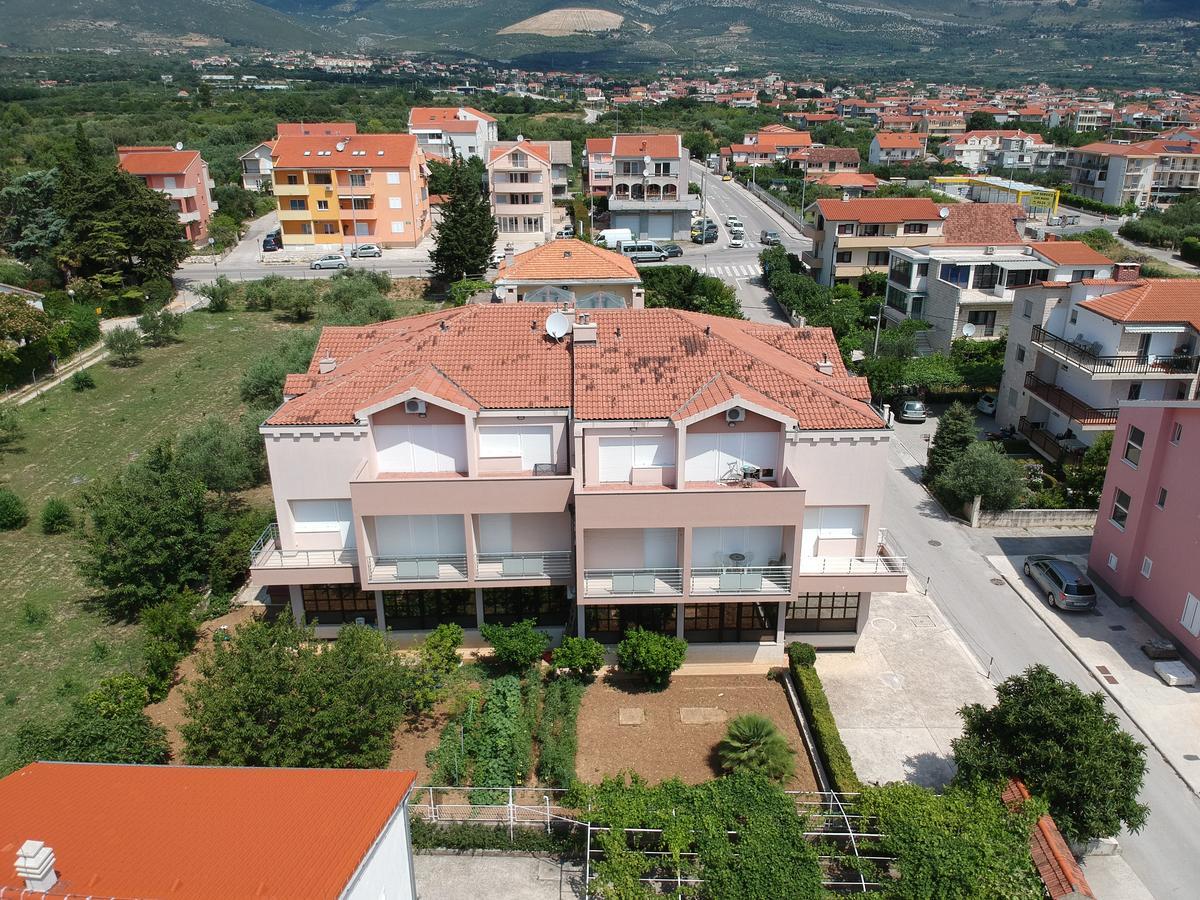 Apartments Dalmatino Kastela Exterior photo