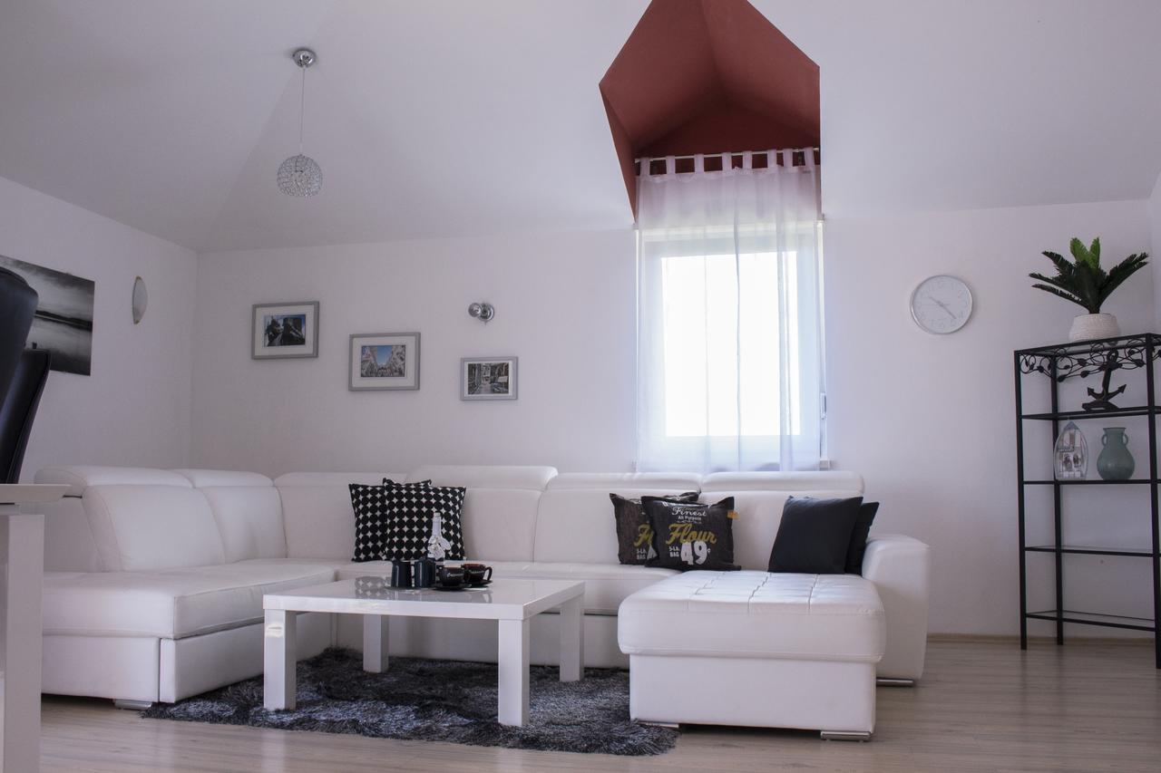 Apartments Dalmatino Kastela Exterior photo