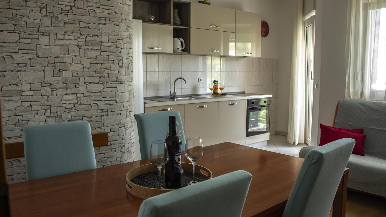 Apartments Dalmatino Kastela Exterior photo